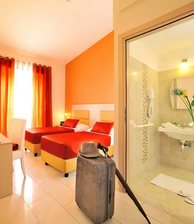 Camera Hotel